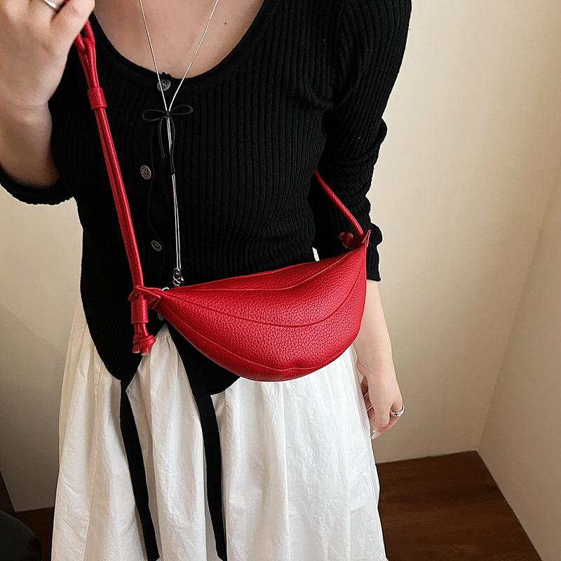Premium trendy versatile dumpling bag women's 2025 summer new fashion shoulder bag Korean version commuter messenger bag