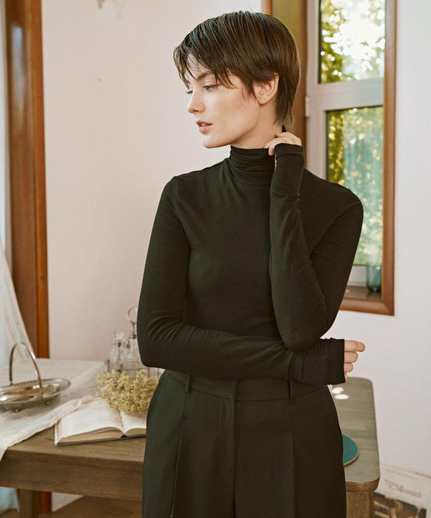 HANSUKNE Crop Warmer Turtleneck (Black)