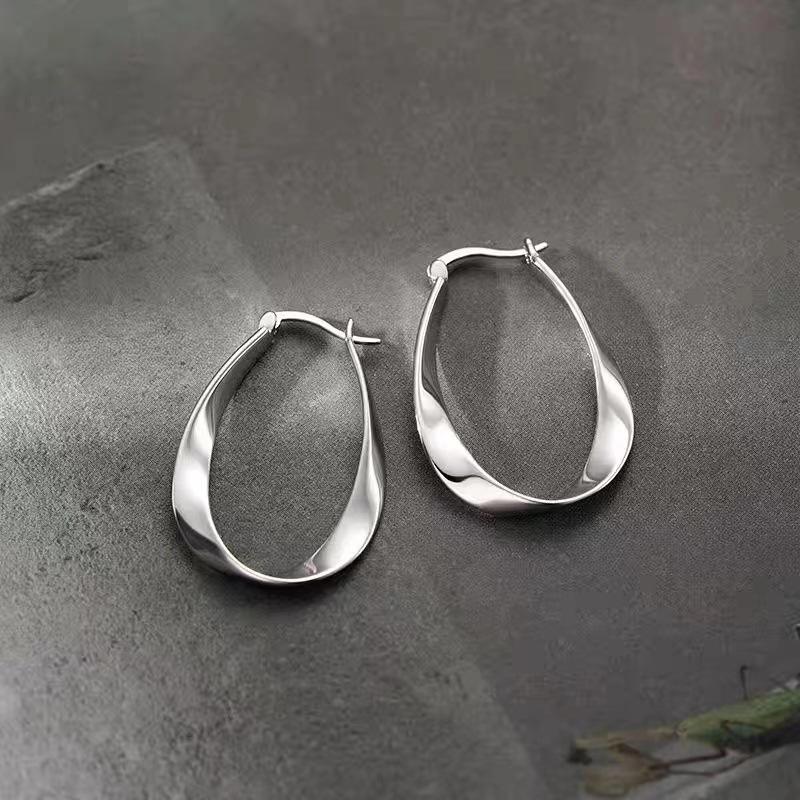 2024 Hot Style: Möbius Design 925 Silver Needle Stud Earrings - Women's High-End Light Luxury