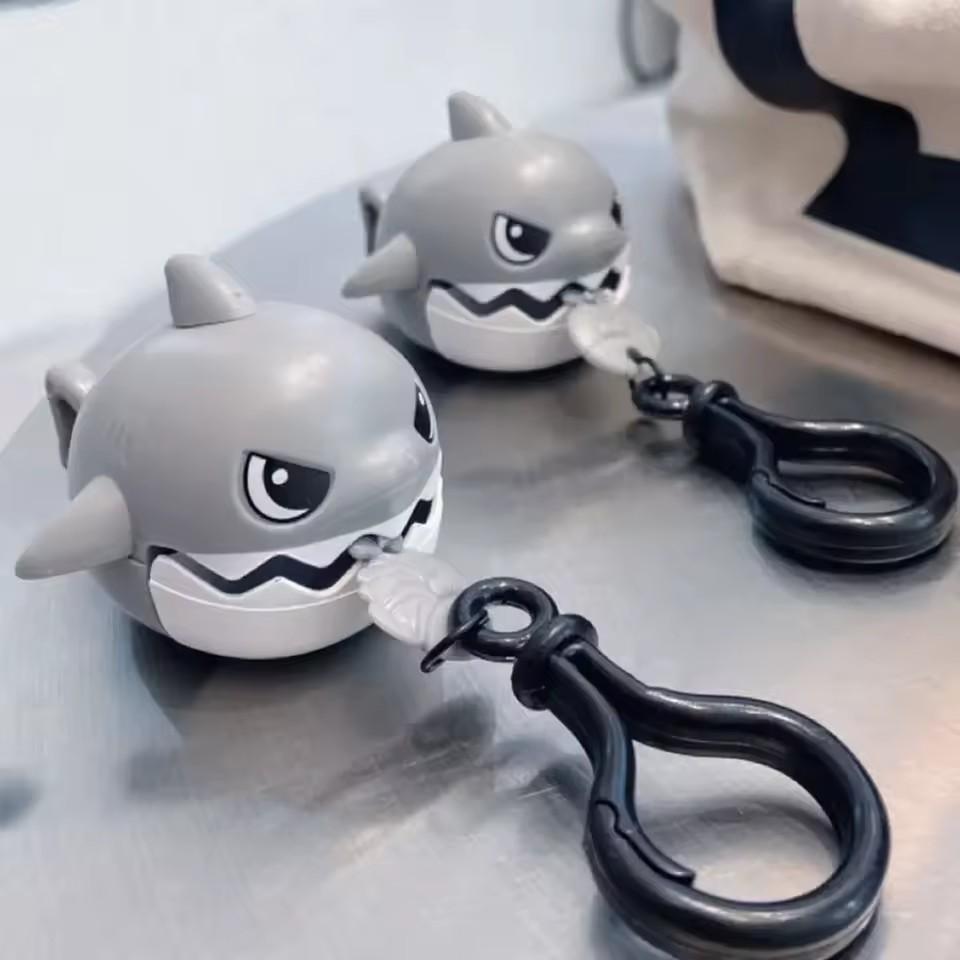 NEW Creative Fun Pull Line Nibbling Shark Keychain For Children Cartoon Eating Small Fish Keyring Car Bag Small Pendant Gift