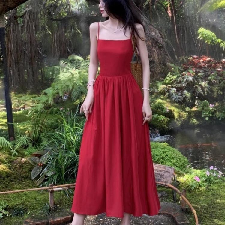 Yunnan Dali Wears a French Red Suspender Dress for Women's Sexy Backless, Suitable for Seaside Vacation Photo Skirts