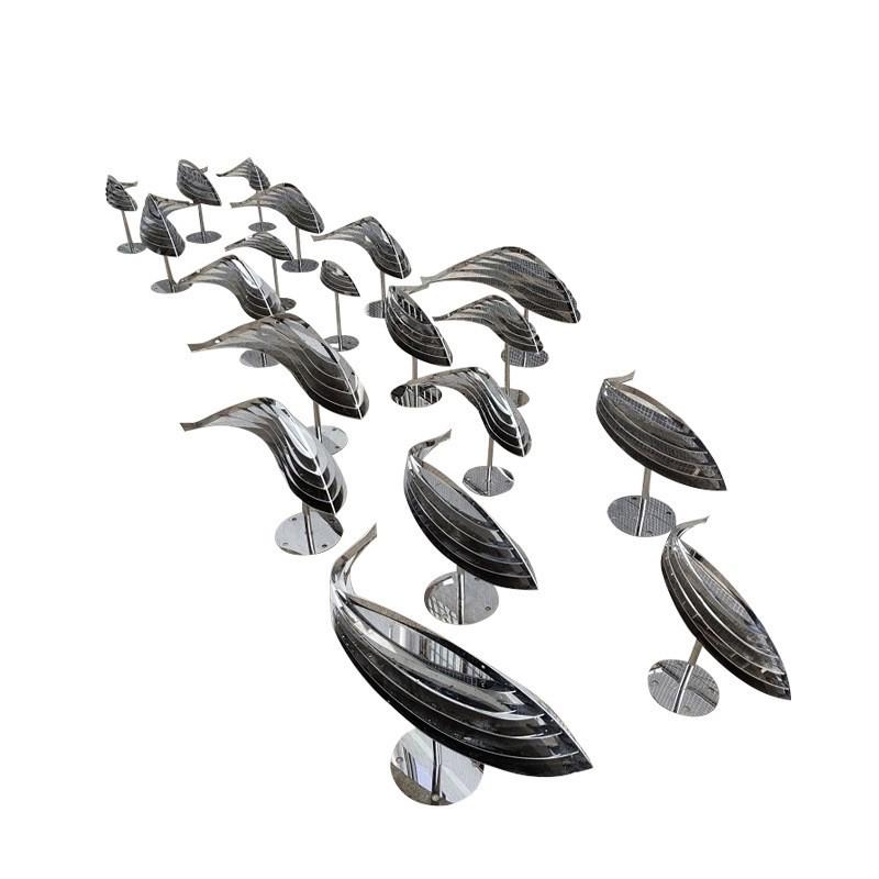 

Stainless Steel Abstract Fish Sculpture: Outdoor Mirror Ornament for Pool and Lobby