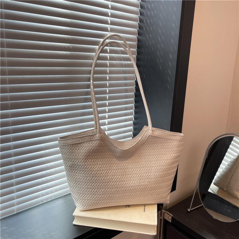 Large capacity fashion commuter tote bag new women's casual simple portable temperament messenger bag