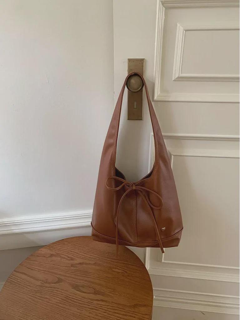 2025 Korean Niche Vielseitige Pendlertasche für Damen: Großes Fassungsvermögen, lässig mit französischem Bogen-Schulterdesign