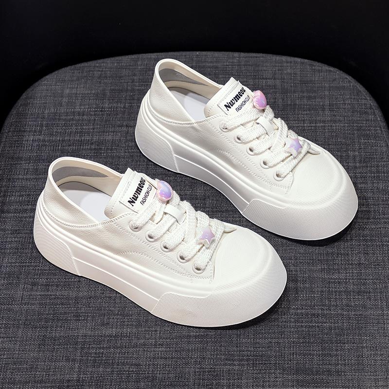 Bílé boty z pravé kůže se silnou podrážkou, lehké a ležérní boty na palubovce