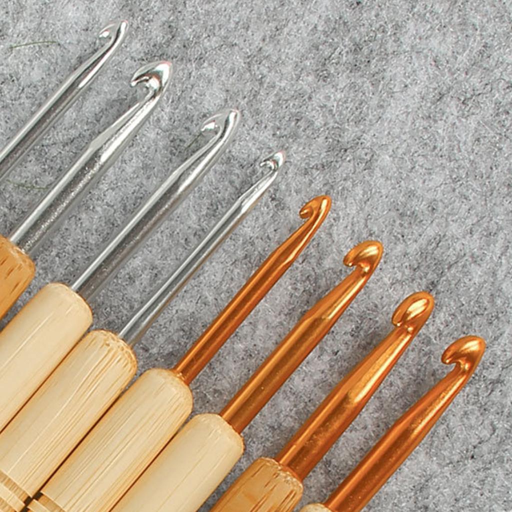 10PCS Crochet Hooks Set Ergonomic Wooden Grip Handles, Beginner Crochet Kits for Hand Stitching DIY Crochet Craft