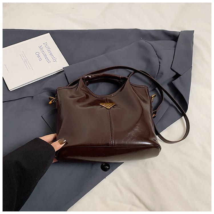 High value retro business style Maillard portable bucket bag commuter versatile messenger mother bag women