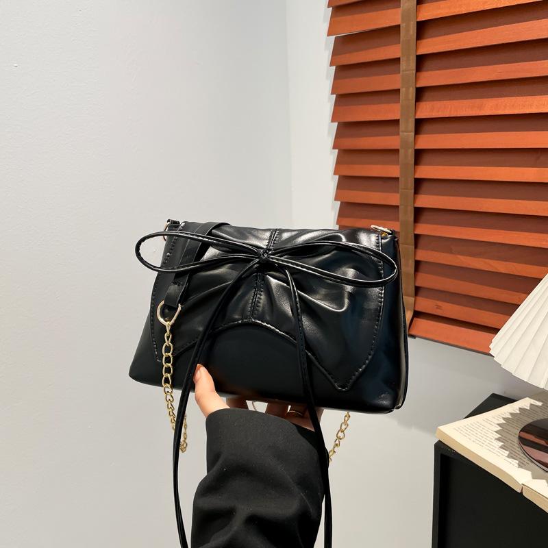 

Beautiful casual large-capacity tote bag spring new versatile commuter simple shoulder messenger bag women чорний