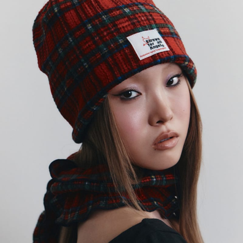 

Eireve KATE REVERSIBLE BEANIE (TARTAN CHECK RED) Tartan Red