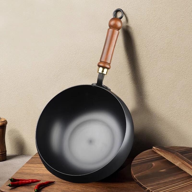ZISIZ 26cm nepřilnavý litinový wok se skleněnou poklicí
