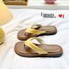 Retro beach flip-flops women's 2025 summer new outer sandals high-end flat casual sandals