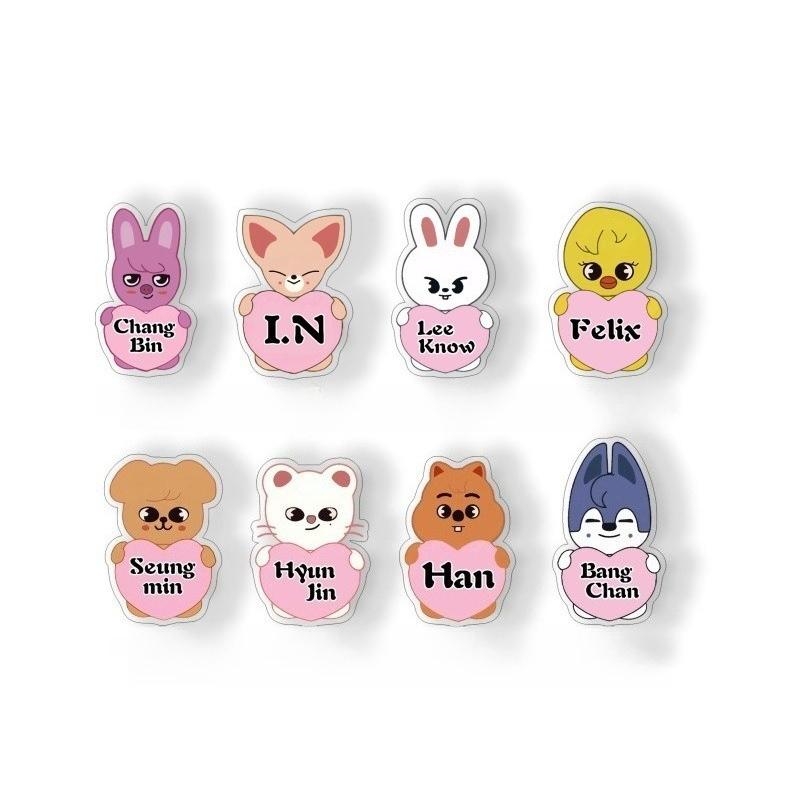 8 Stück Stray Kids SKZOO Niedliche Herz Anstecknadel Bang Chan Lee Know Changbin Hyunjin Han Felix Seungmin I.N Cartoon Abzeichen Taschendekoration STAY Fans Geschenk 8pcs white