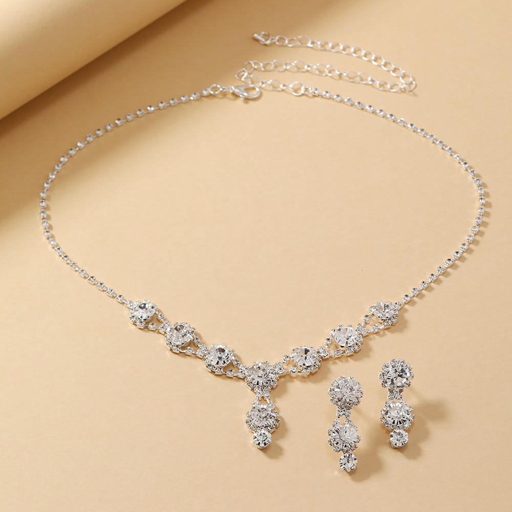 Elegant Rhinestone Jewelry Set: Luxurious Necklace  Earrings for Brides
