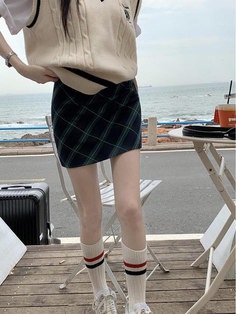 Women's College-Style Knitted Vest: Trendy Spring/Fall Layered Sleeveless Sweater