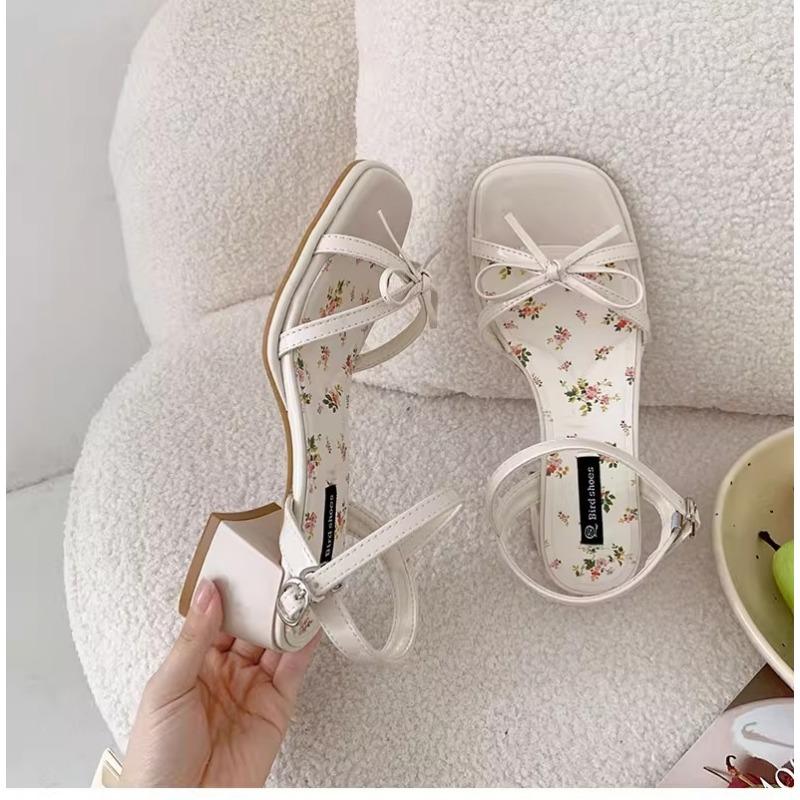 Fashion temperament retro silver thick-heeled sandals women's new summer wear versatile small cool single shoes