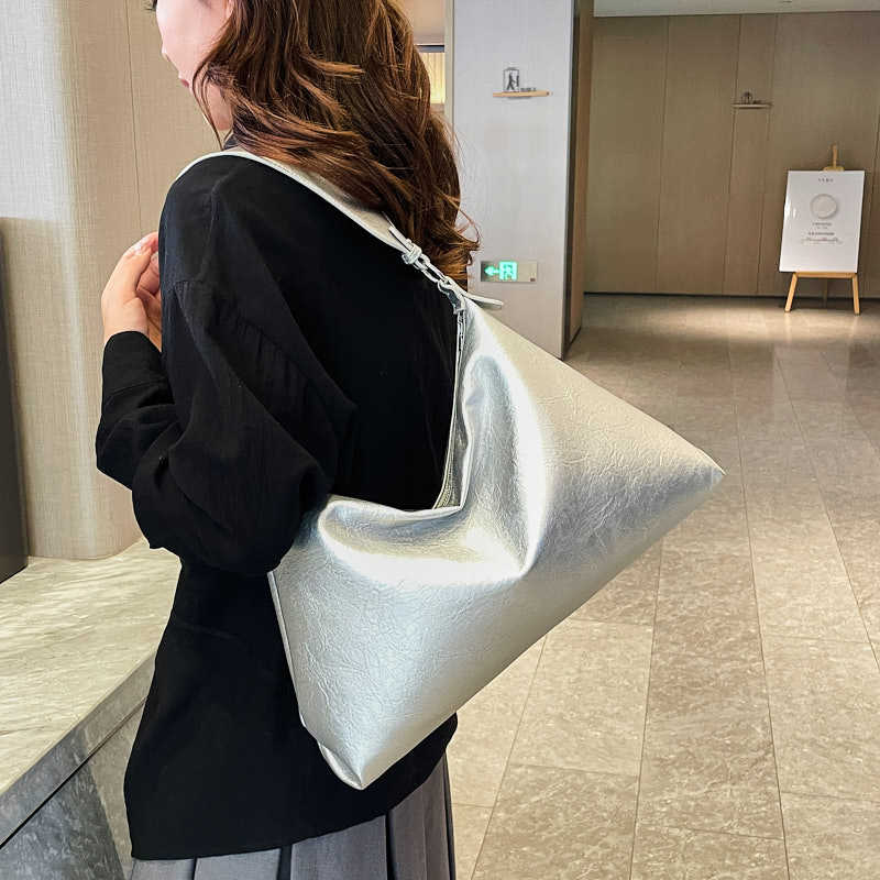 Simple Large-capacity Bag Women's 2025 New Fashion Versatile Casual Shoulder Bag Student Commuter Messenger Tote Bag