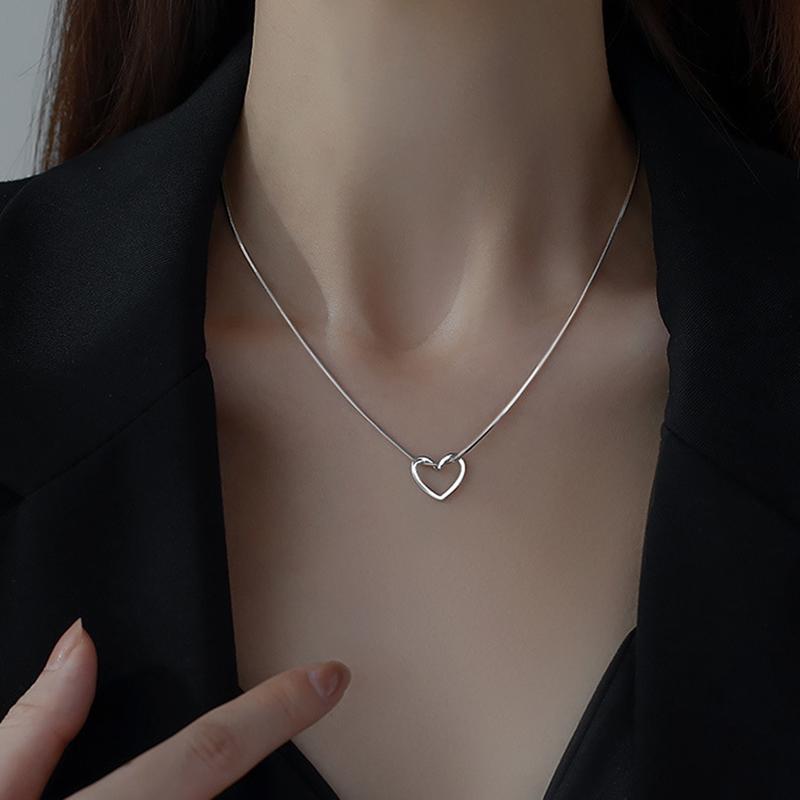 Simple Heart Necklace Ladies Simple Heart Pendant Fashion Thin Chain Necklace Korean Ladies Pendant Jewelry Gifts 2024 New