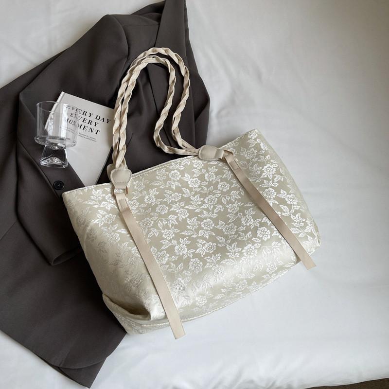 Stylish 2024 College Student Tote Bag Large Capacity Casual Shoulder Bag For Women