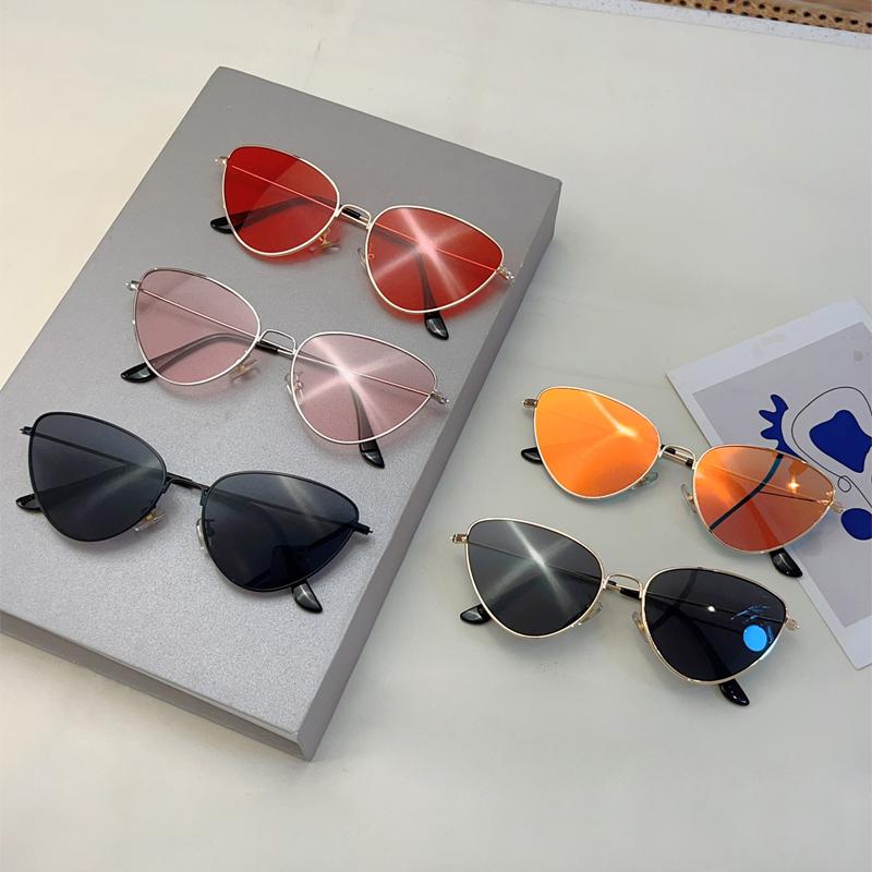 Vintage Cat Eye Sunglasses Women  Fashion Mirror Outdoor Casual Shades Retro Trendy Luxury Brand Design Sun Glasses