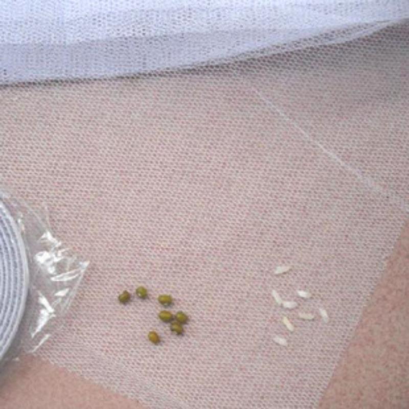 Samolepicí síťka proti komárům Jednoduchá síťka proti komárům se suchým zipem