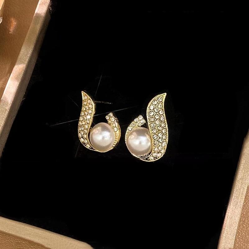 French Baroque Pearl Earrings  for Women New  Selling Stud Earrings Style Versatile Earaccessory