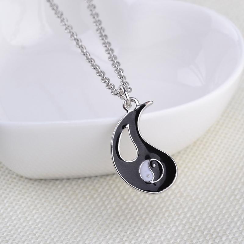 2Pcs/Set Yin Yang Taiji Bagua Puzzle Pendant Necklace Black White Couple Lovers Pendant Valentine's Day Gift
