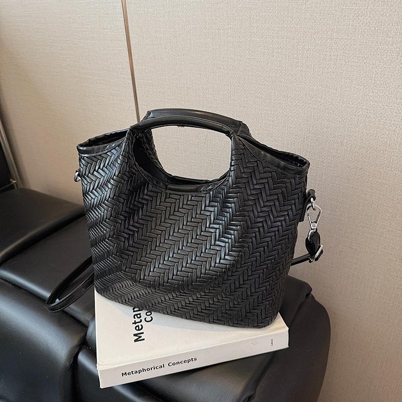 

Простая и высококлассная портативная сумка для мамы и ребенка, женская летняя новая сумка-мессенджер большой вместимости, сумка-ведро чёрный