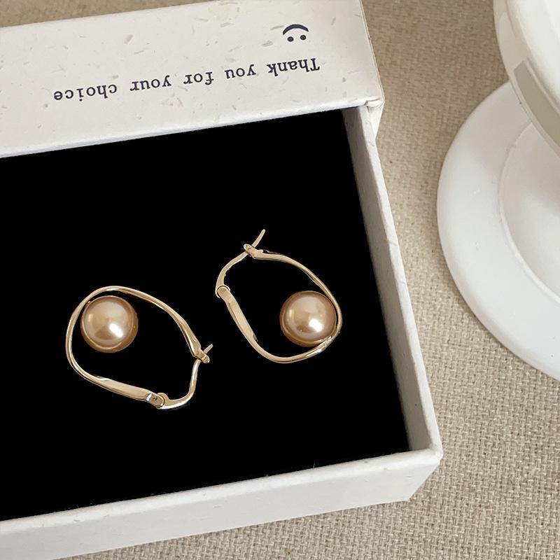 Minimalist Twisted Metal Pearl Hoop Earrings Women Elegant Daily Fashion Jewelry