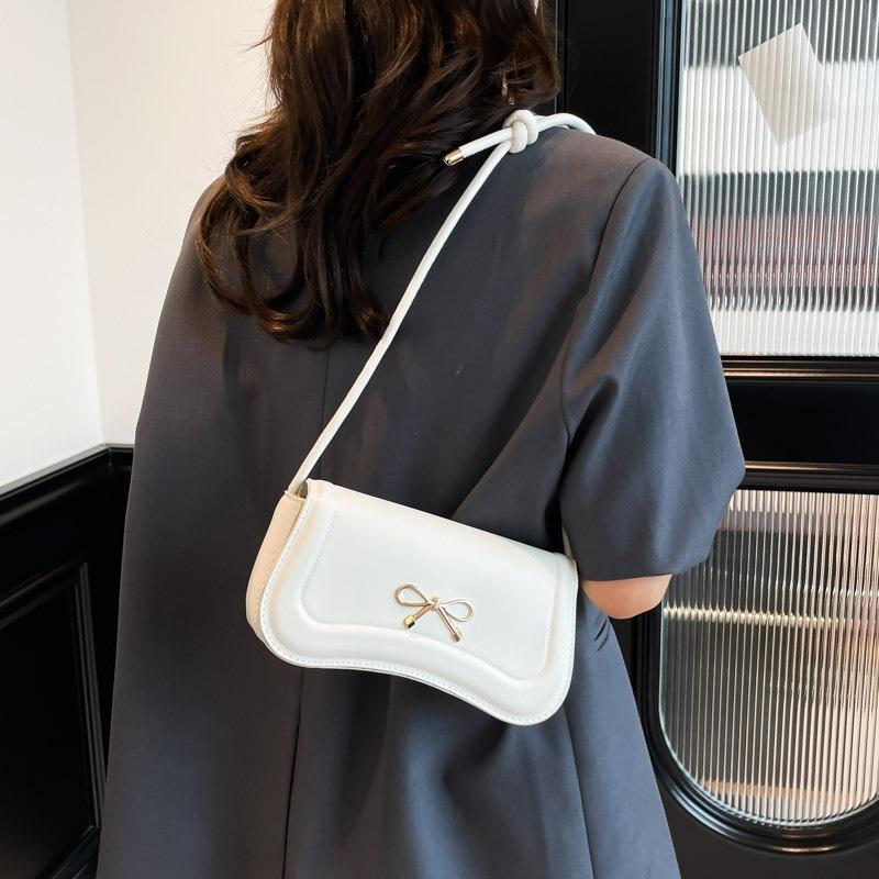 Niche underarm bag women's new fashion portable baguette bag high-end single shoulder messenger bag