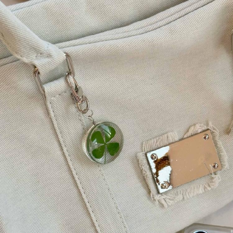 Elegant Four Leaf Clovers Hanging Charm Beautiful Large Four Leaf Clovers Pendant Keyrings Delicate Keychain Accessory