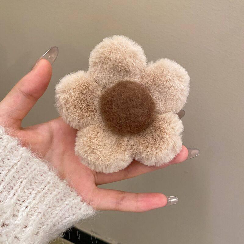 Korean Style Plush Flower Hair Claws Fashion Small Hair Clips Sweet Barrettes Shark Clips For Women Hair Accessories Headwear