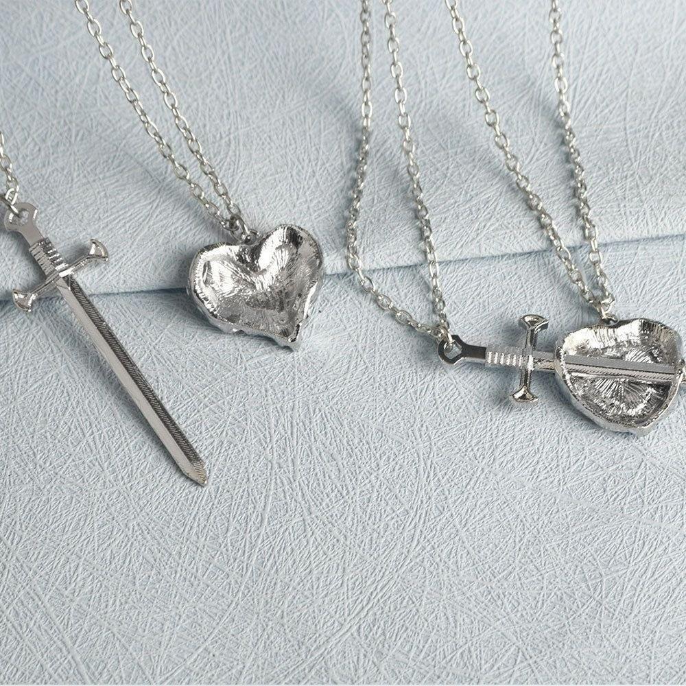 2pcs Gift Red Heart Heart Sword Necklace Couple Set Fashion Accessories Couple Necklace Collarbone Chain Men Women
