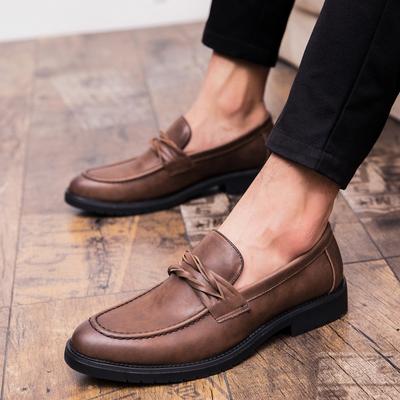 Herrenschuhe vier Jahreszeiten neue lässige Lederschuhe Mode Business Kleiderlederschuhe Trend Britischer Stil Fuß Slipper
