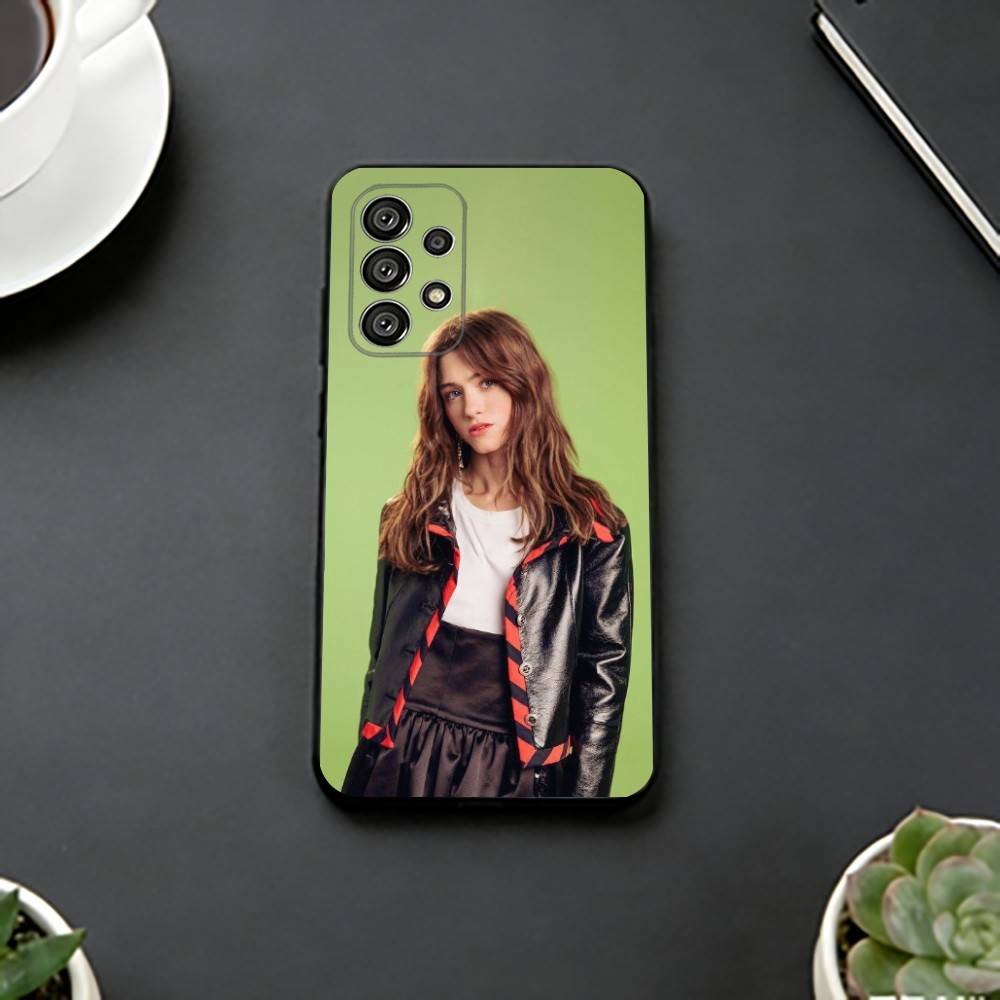 Retro Chic Vibe Natalia Dyer Phone Case For Samsung S25,S24,S21,S22,S23,S30,Ultra,S20,Plus,Fe,Lite,Note,10,Black Cover