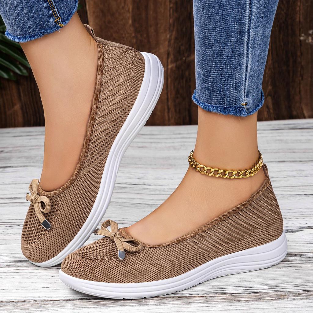 Spring and Summer Mom Shoes, One-piece Soft-soled Women's Single Shoes, Fly-ribbed Breathable Outdoor Walking Shoes, Casual Shoes