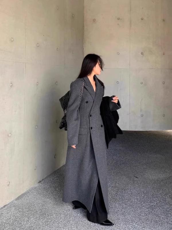 Plus Size Women's Oatmeal Wool Coat – Korean Style, Slimming, Loose, Thick, Knee-Length for Autumn/Winter.
