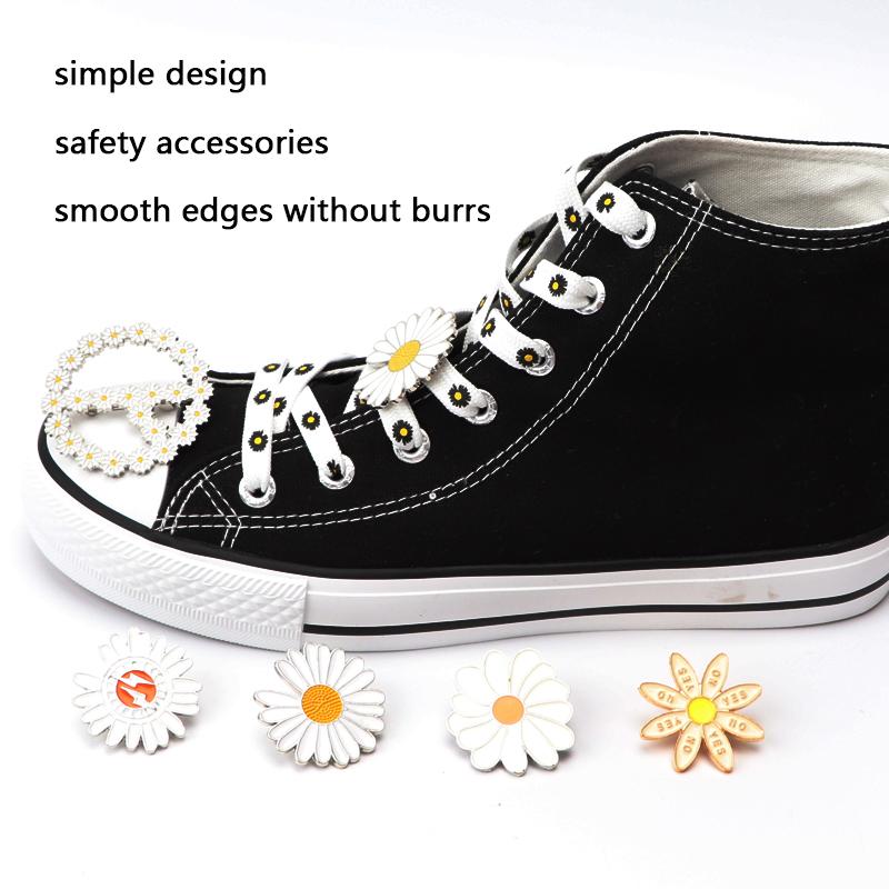 Daisy Flower Shoelace Buckle White Lightning Brooch Shoe Buckle Cute Lapel Button Enamel Pin for Girl Women Jewelry INS Gift 1pc