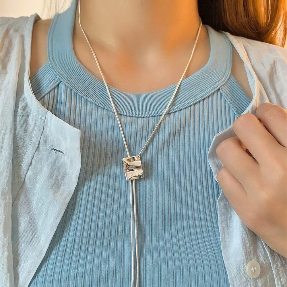 Women's Square Tassel Long Knit Adjustable Necklace