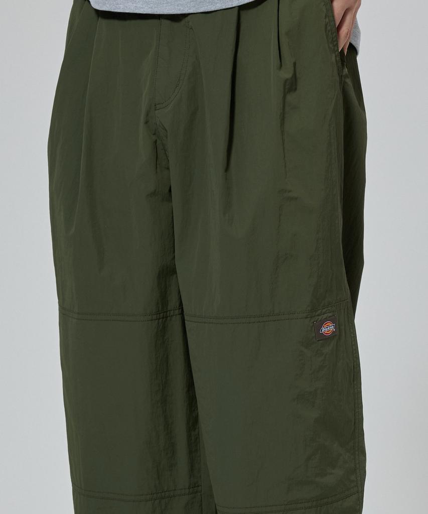 DICKIES Two-Tuck Light Nylon Pants Olive