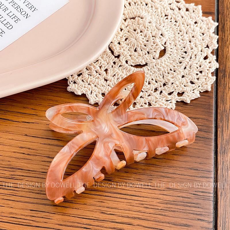 Trendy Acrylic Hair Claw Clip In Beautiful Candy Colors Ideal For Fashionable Women