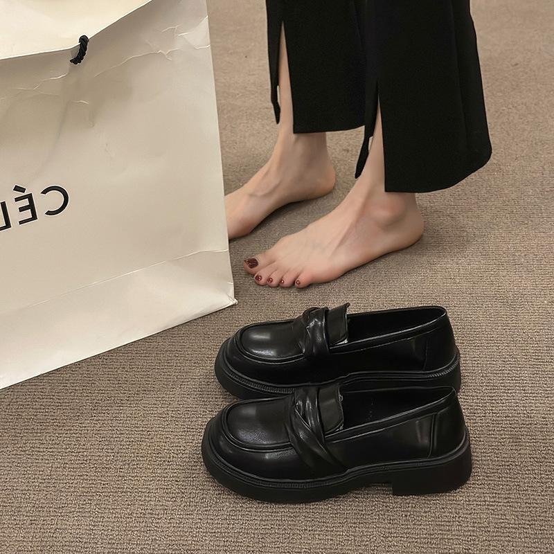 

Лоферы женские весна и осень 2025 новые повседневные женские туфли на платформе, туфли-одиночки, черные, в британском стиле, маленькие кожаные туфли 35
