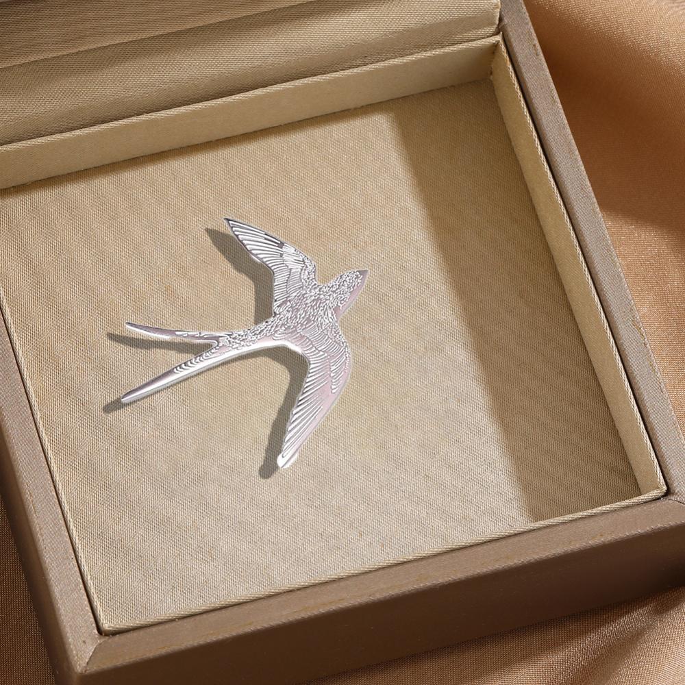 Swallow-shaped Brooch Universal Metal Simple Bird Badge Fashionable and Versatile Clothes Bag Scarf and Accessories Brooch