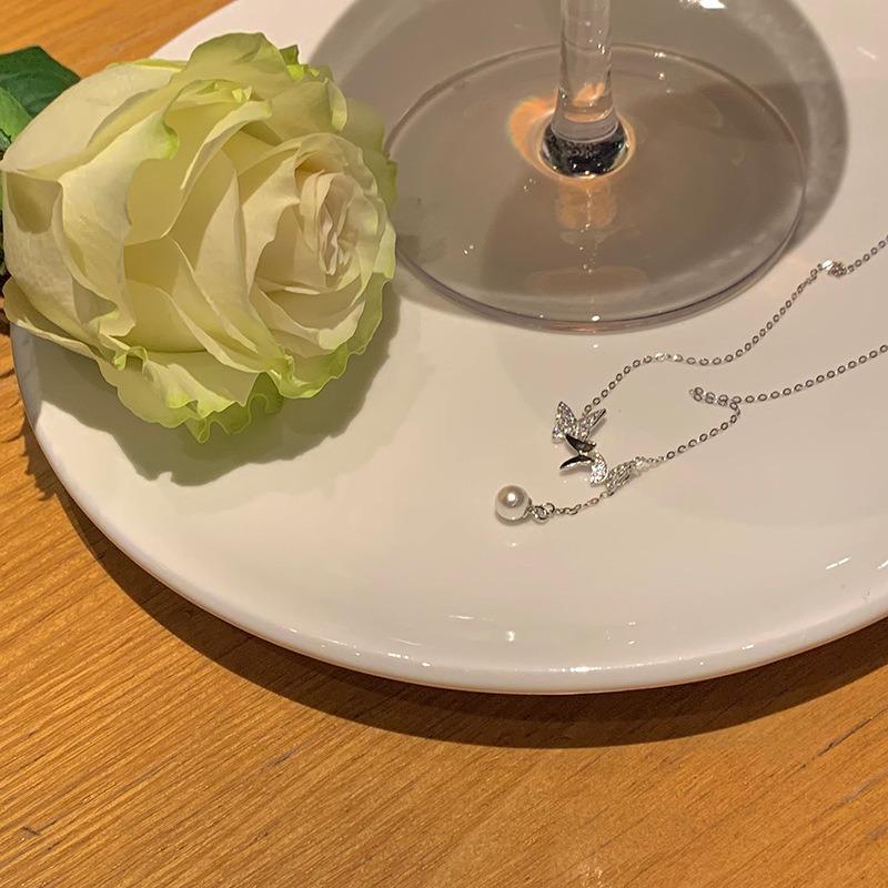 

Ожерелье с бабочкой из серебра 925 пробы, женское, летнее, легкое, роскошное, нишевое, дизайнерское, с чувством высокого класса, ожерелье с цепочкой на ключицу из жемчуга