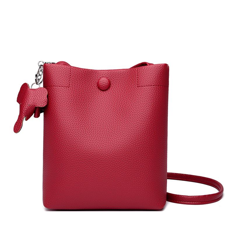 

2026 Women s Minimalist Soft Leather Crossbody Backpack - Lightweight and Versatile Phone Bag красный