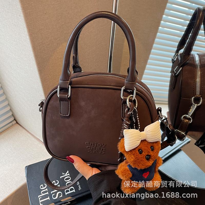 Premium Sense Niche Bag Women's Autumn and Winter Retro 2025 New Matte Shoulder Messenger Bag Popular Portable Small Square Bag