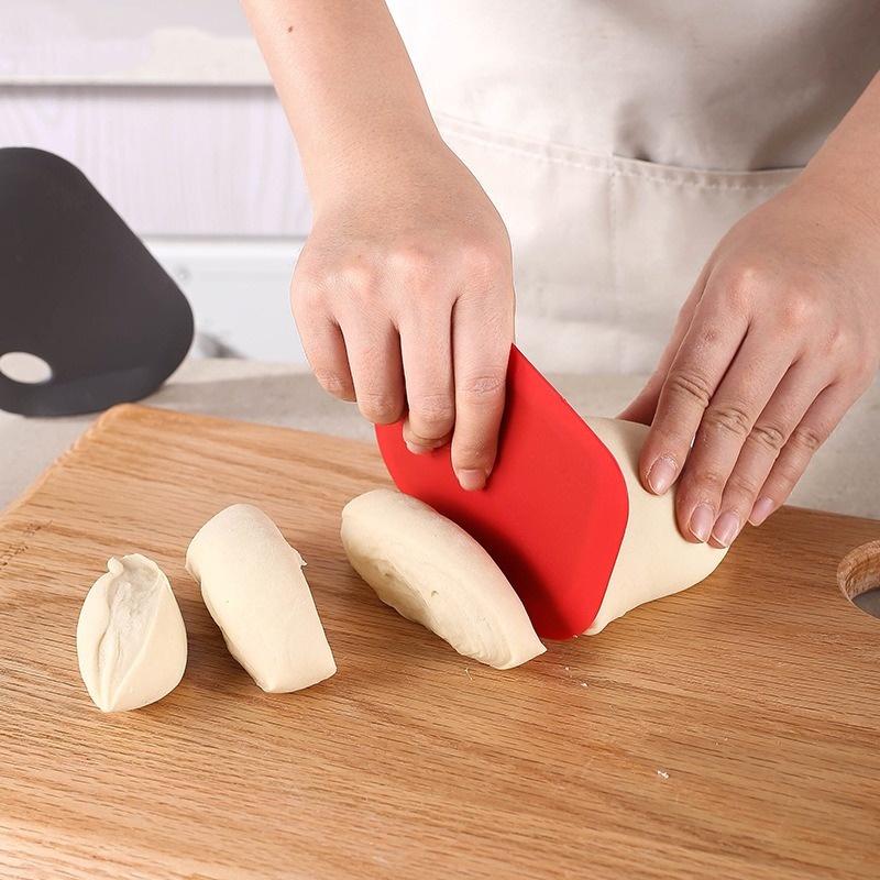 Škrabka na těsto na pečení těsta, kráječ pizzy, kráječ těsta, čepel kuchyňské pomůcky, silikonový kráječ těsta, kuchyňské nářadí