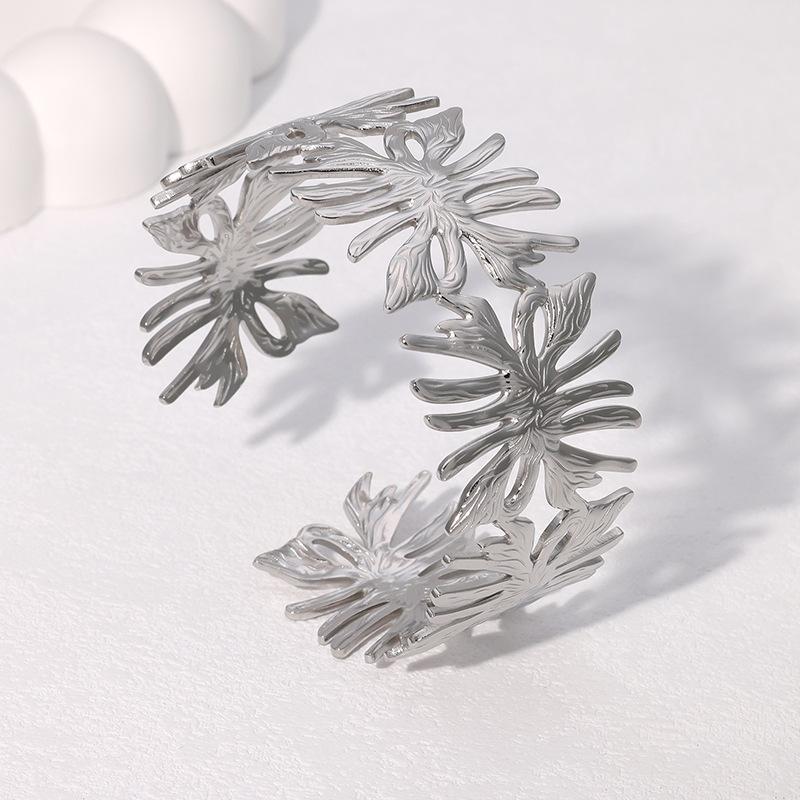 Hypoallergenic Waterproof Vintage Elegant Retro Irregular Leaf Bracelet Open Wide Version Personalized French Light Luxury