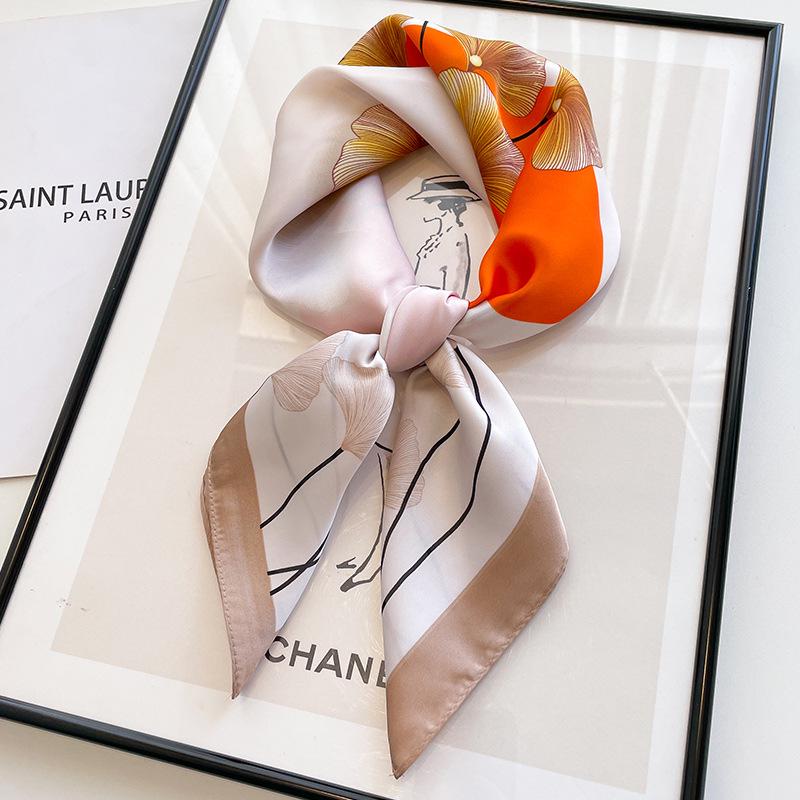 Damski jedwabny szalik w koreańskim stylu: Wszechstronny kwadratowy szalik z kamelią na wiosnę i jesień - do noszenia na szyi, na torebce lub we włosach