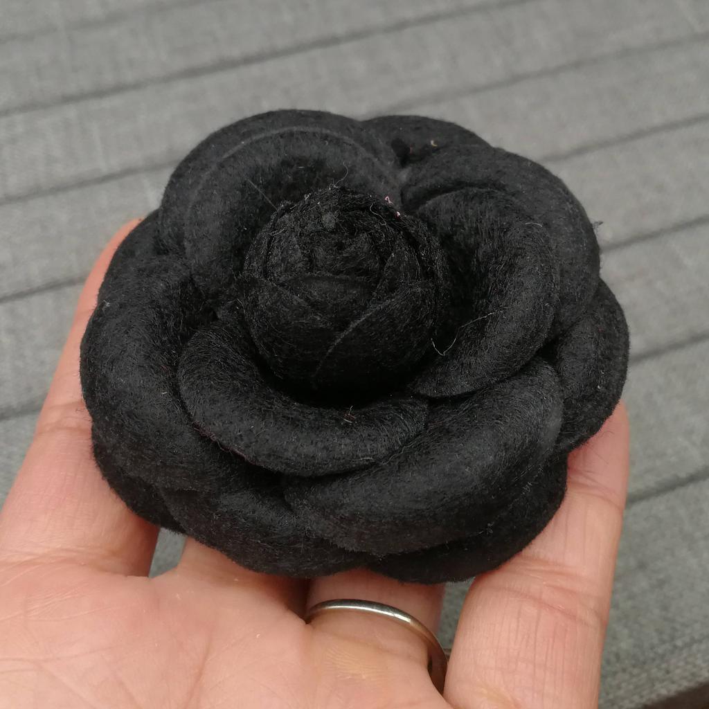 Korean Fabric Camellia Flower Brooch Pins Pearl Tassel Corsage Fashion Jewelry Brooches for Women Shirt Collar Accessories Gift