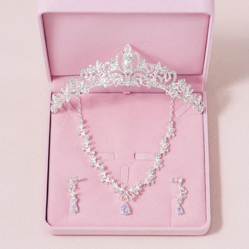 

Свадебные наборы украшений Корона Ожерелье Серьги Набор из четырех предметов Серебристый цвет Женская мода Свадебные тиары(без учета коробок)